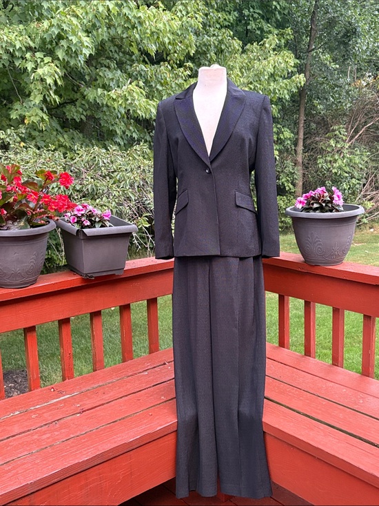 Kasper Pants - NWOT  ladies Kasper Pinstripe Pantsuit